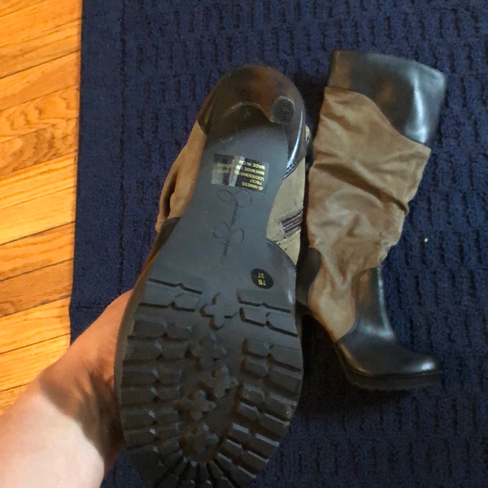 Boots - Picture 3 of 4